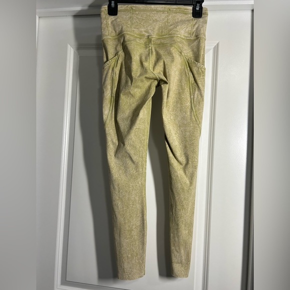 Lululemon Ice Wash Hazel Green Tights-25"-Size 6 - Picture 2 of 4